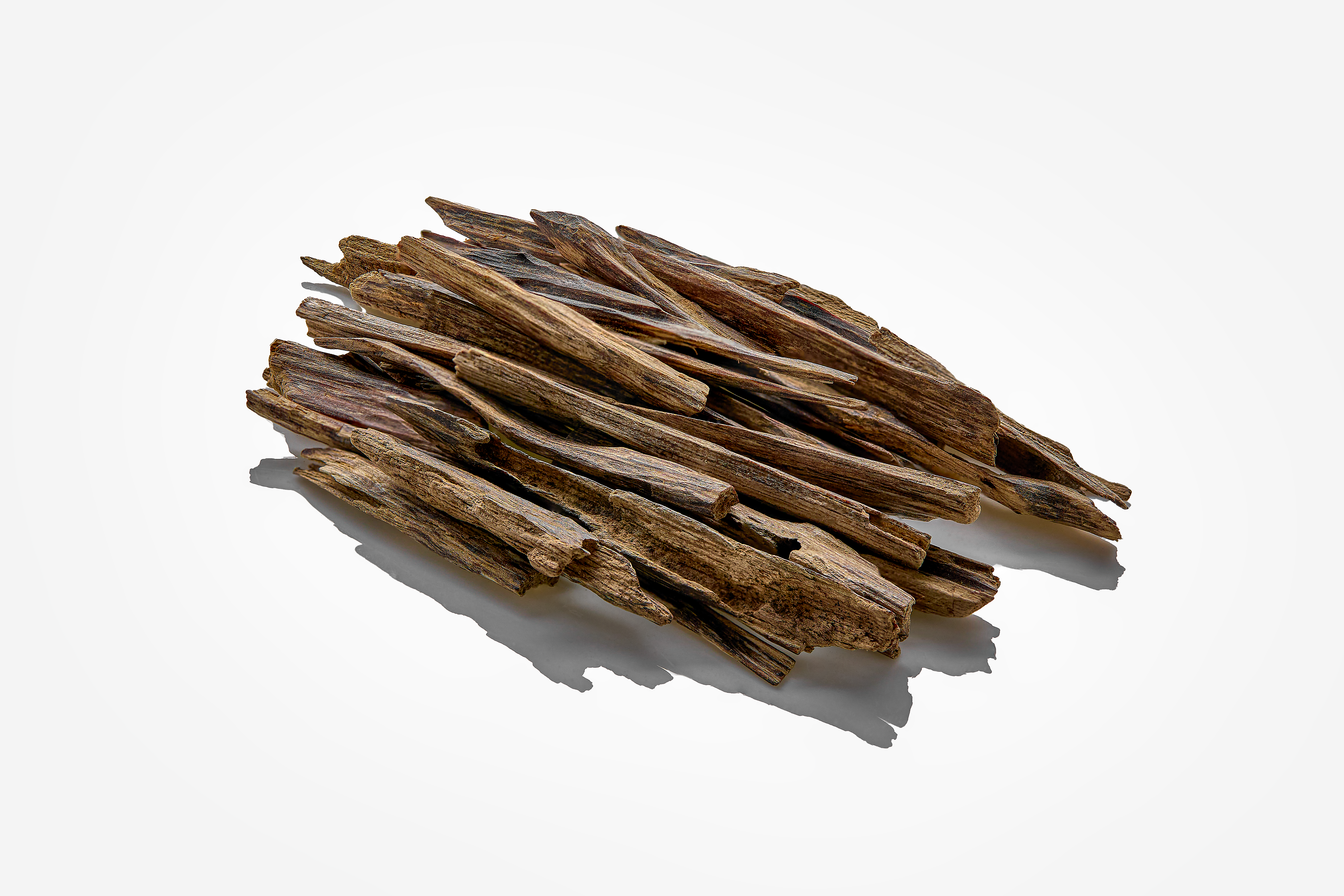 عود هندي طبيعي سيوفي سلة