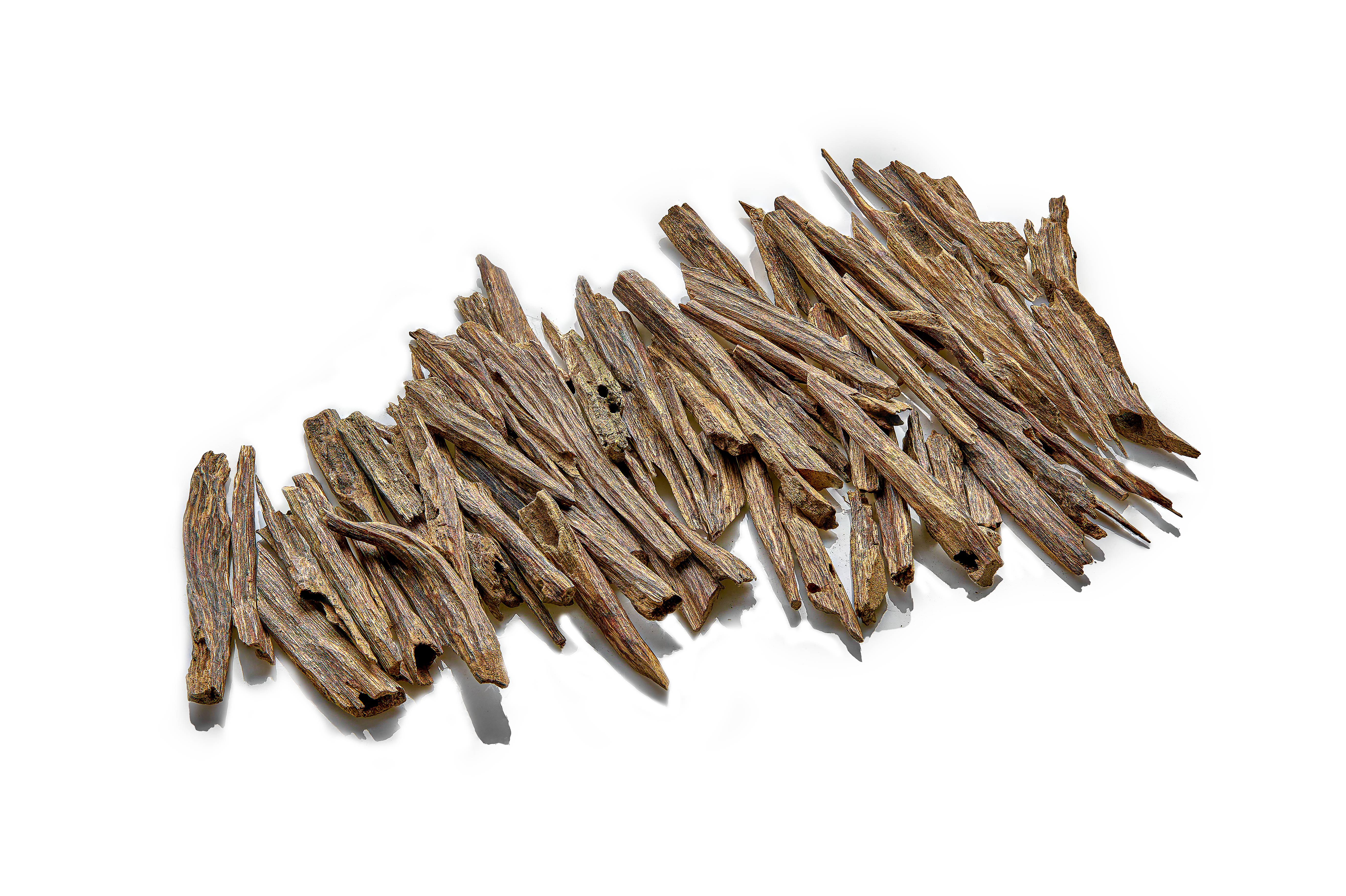 عود هندي طبيعي سيوفي سلة